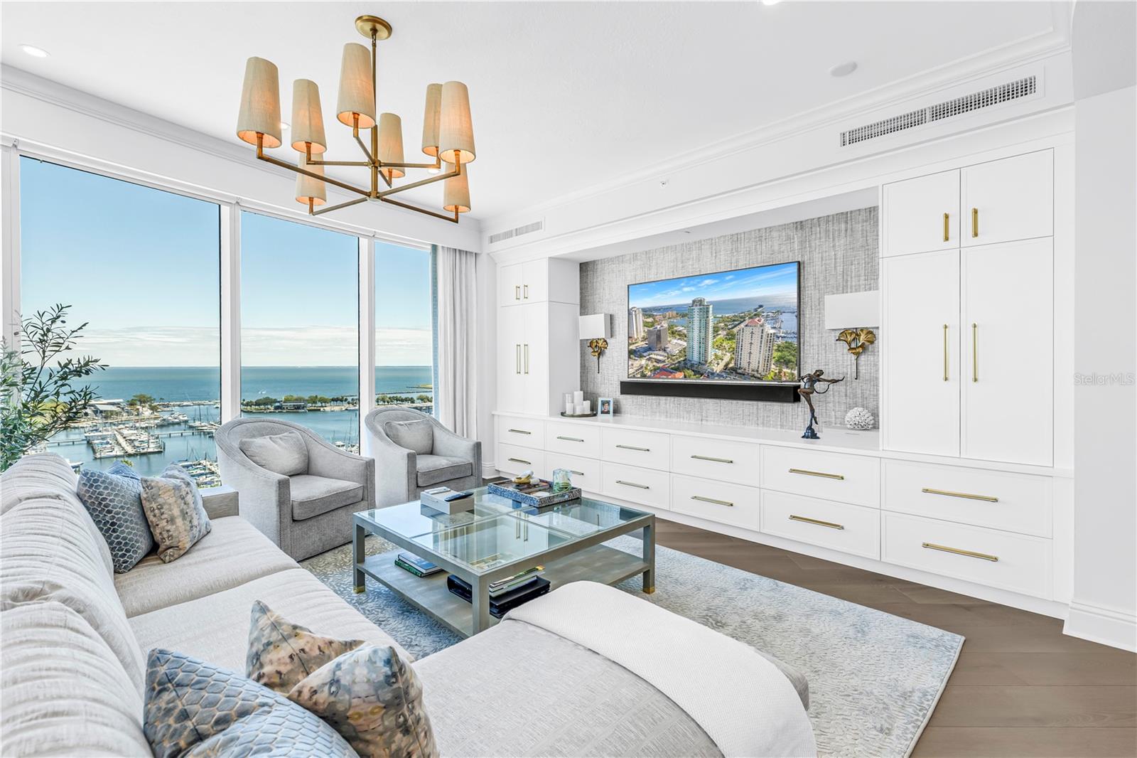 Image 38 of 56 For 180 Beach Drive Ne 1401