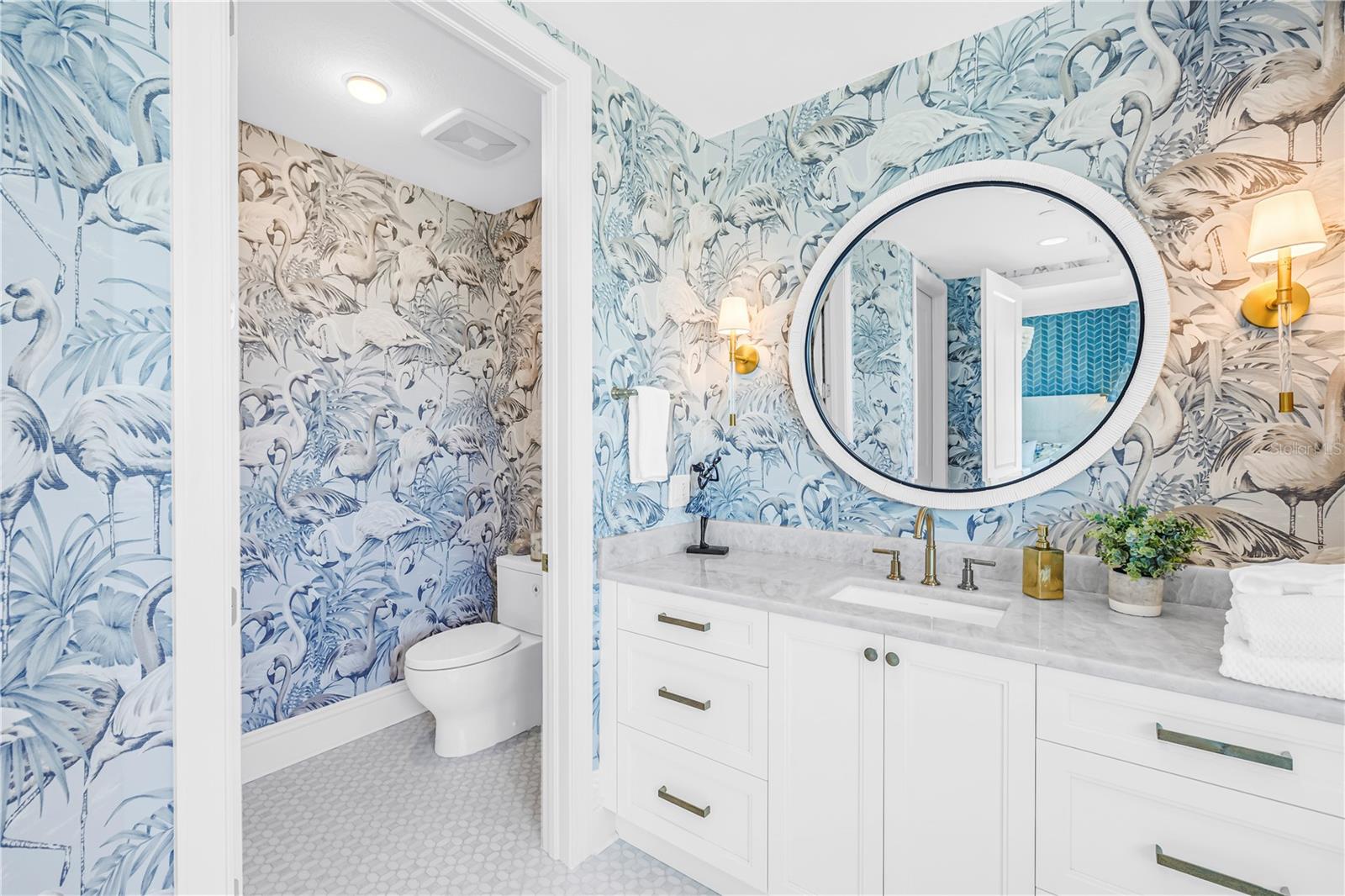 Image 41 of 56 For 180 Beach Drive Ne 1401