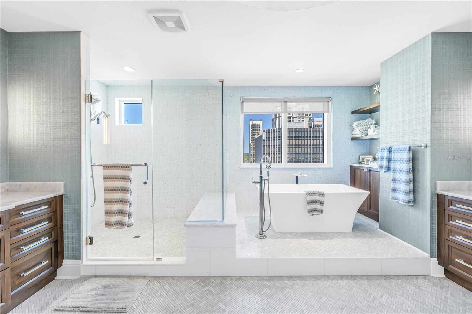 Image 43 of 56 For 180 Beach Drive Ne 1401