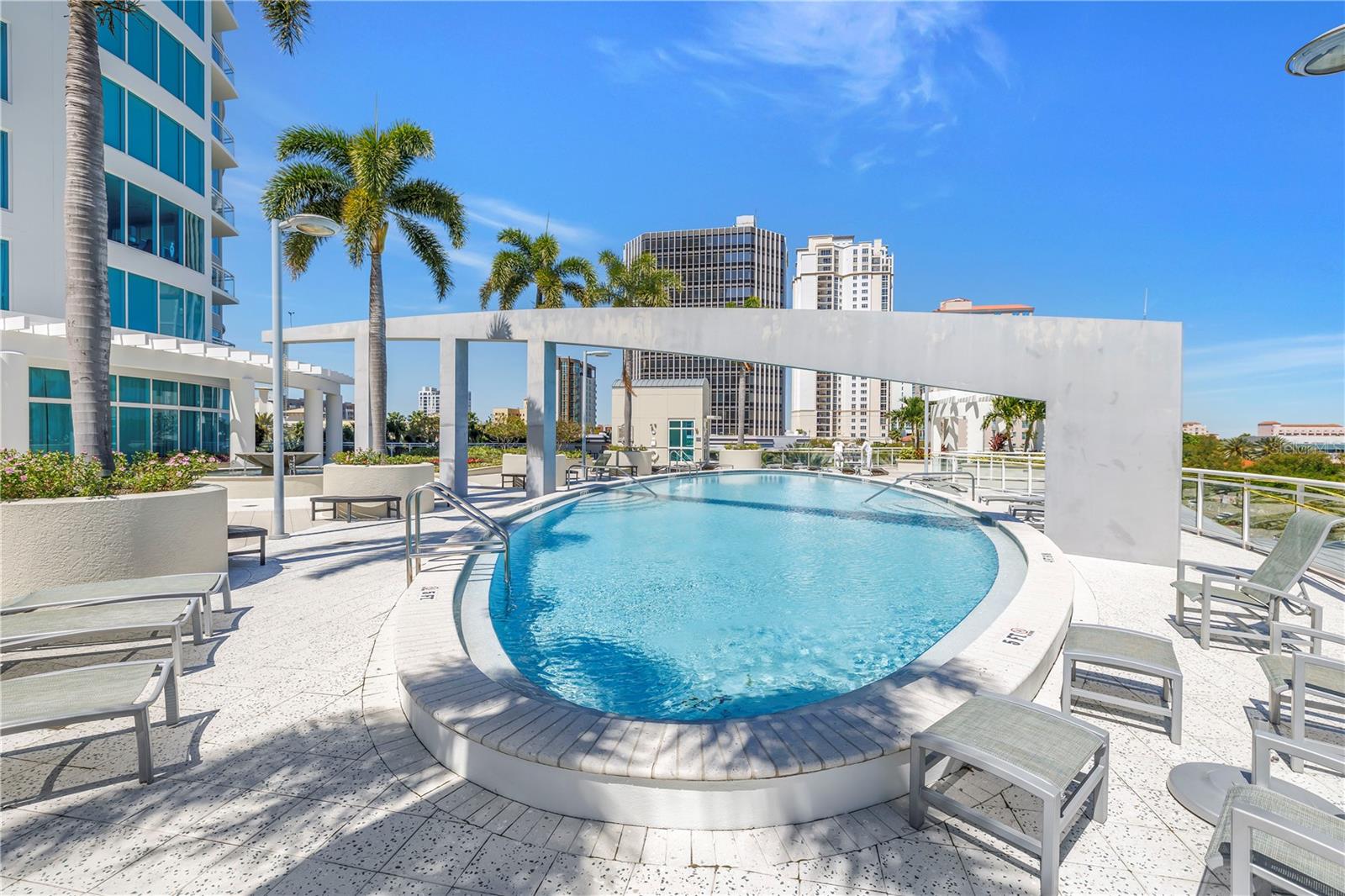 Image 49 of 56 For 180 Beach Drive Ne 1401