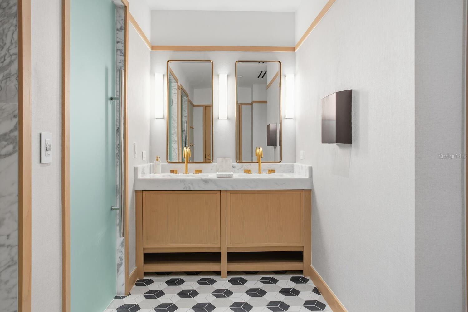 Image 33 of 92 For 3015 Ysabella Avenue 2303