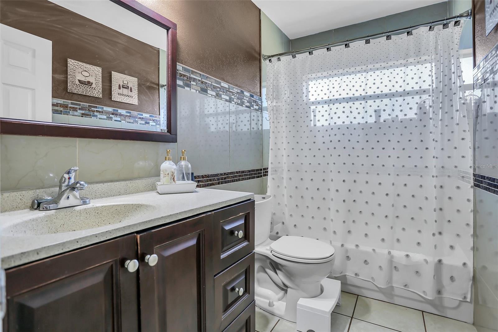 Image 18 of 31 For 525 Skylark Lane Nw