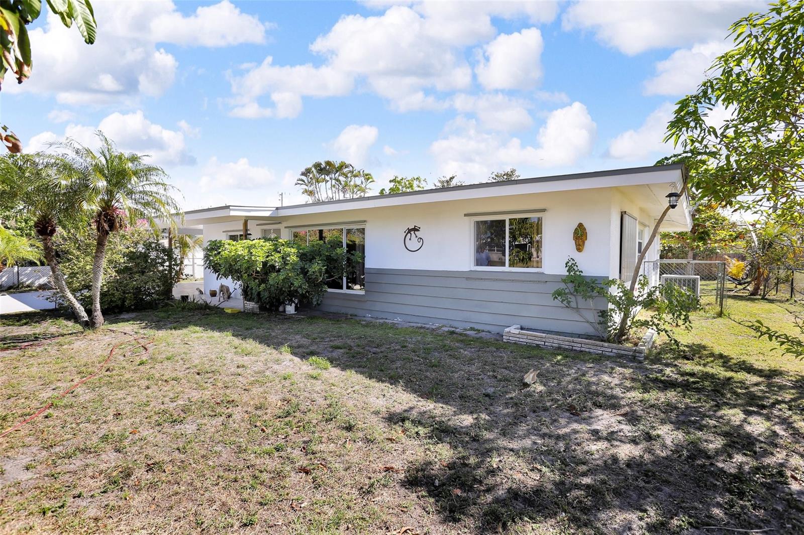 Image 2 of 31 For 525 Skylark Lane Nw