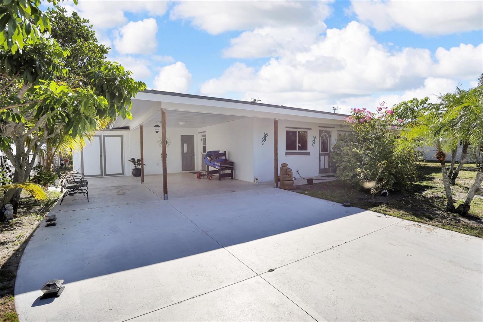 Image 3 of 31 For 525 Skylark Lane Nw