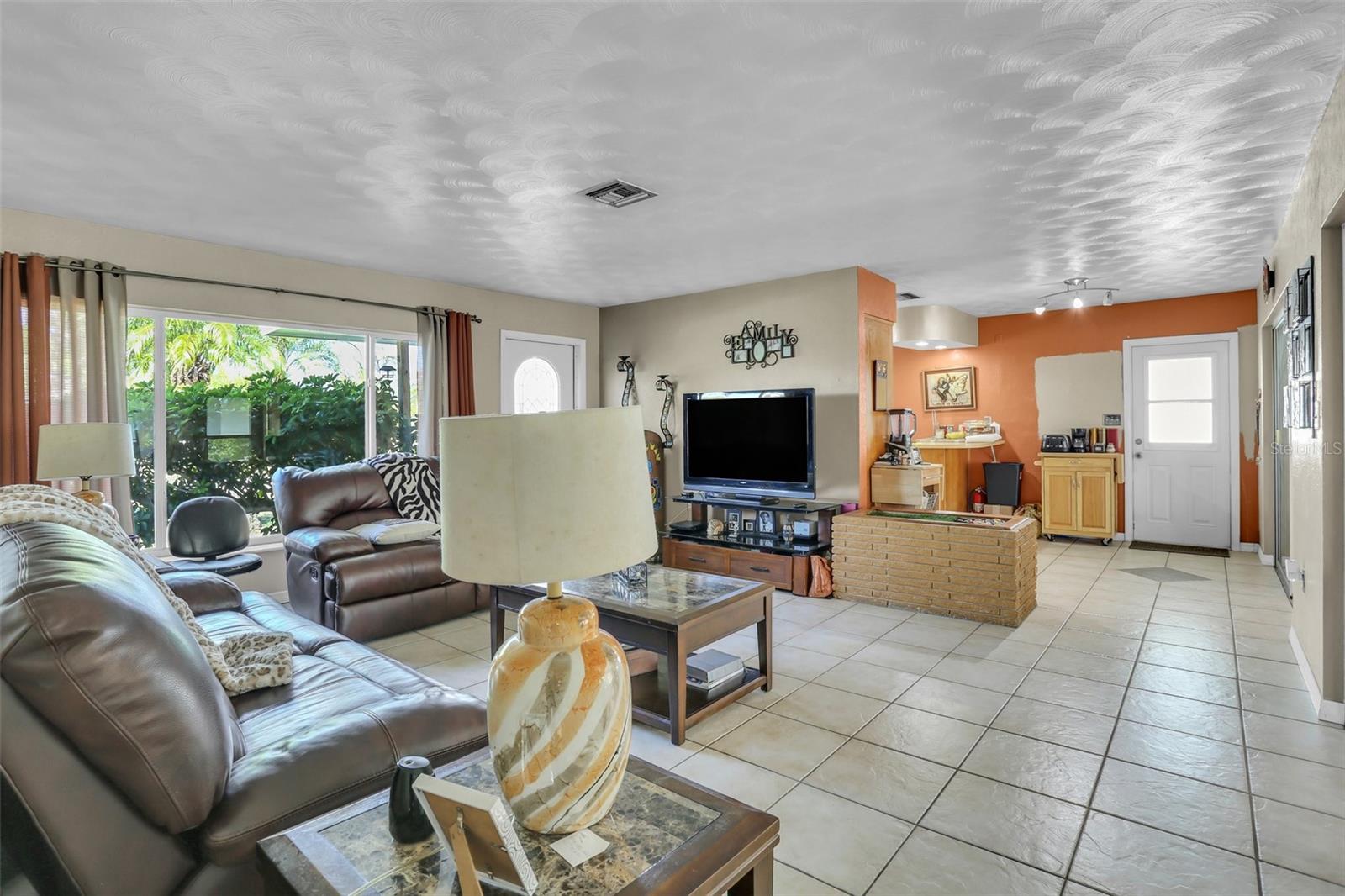 Image 6 of 31 For 525 Skylark Lane Nw