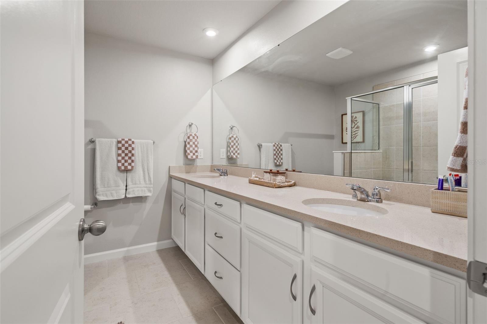 Image 32 of 48 For 26008 Woven Wicker Bend