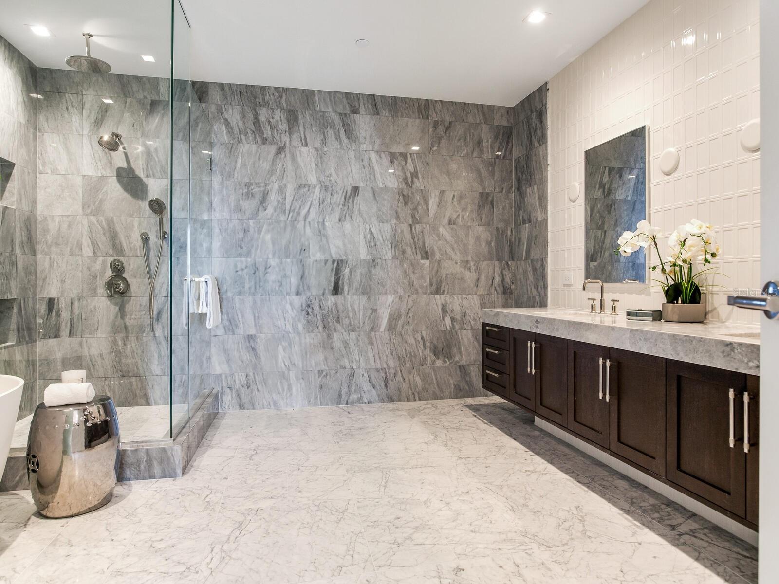 Image 37 of 91 For 3015 Ysabella Avenue 1403