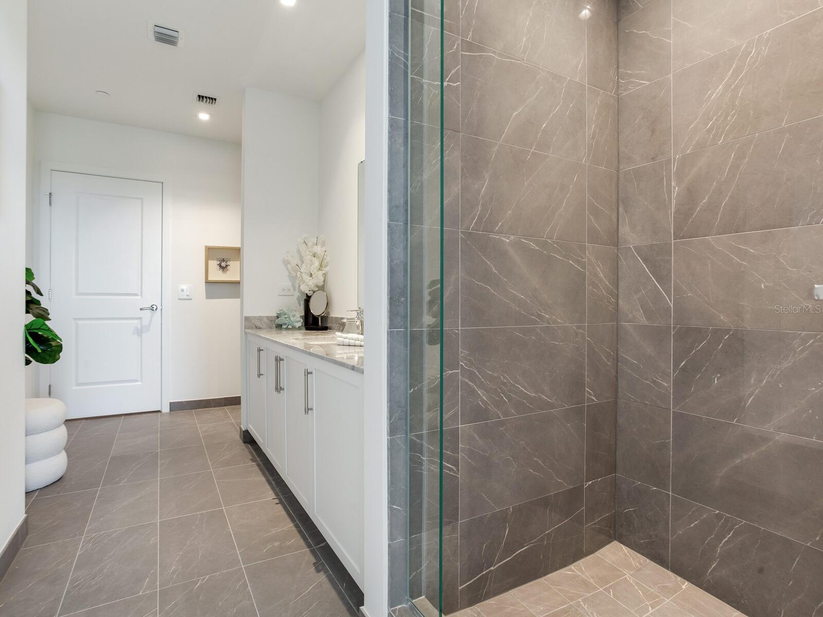 Image 55 of 91 For 3015 Ysabella Avenue 1403