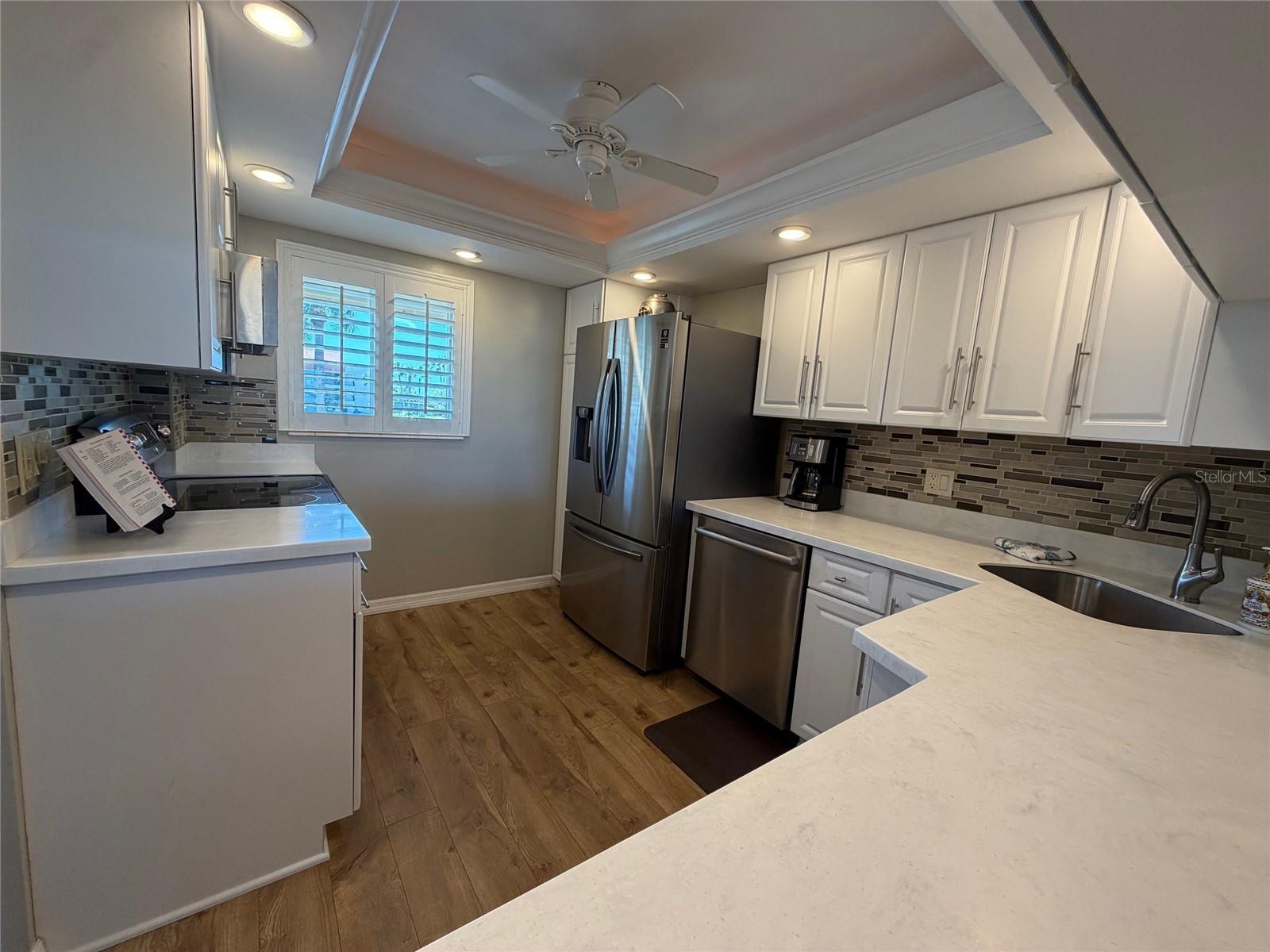 Image 23 of 42 For 868 Bayway Boulevard 210