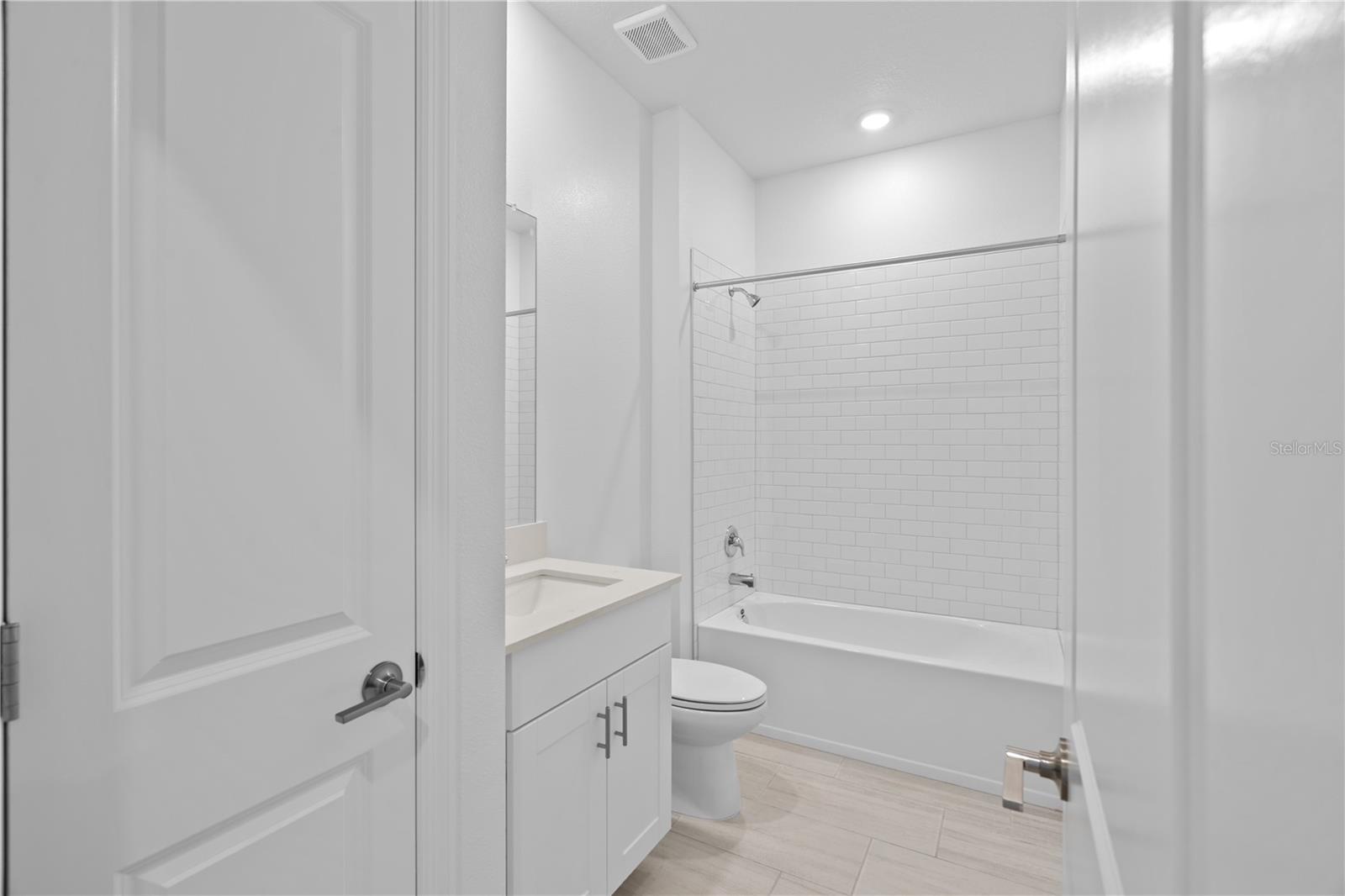 Image 10 of 35 For 18156 Pleasantview Boulevard