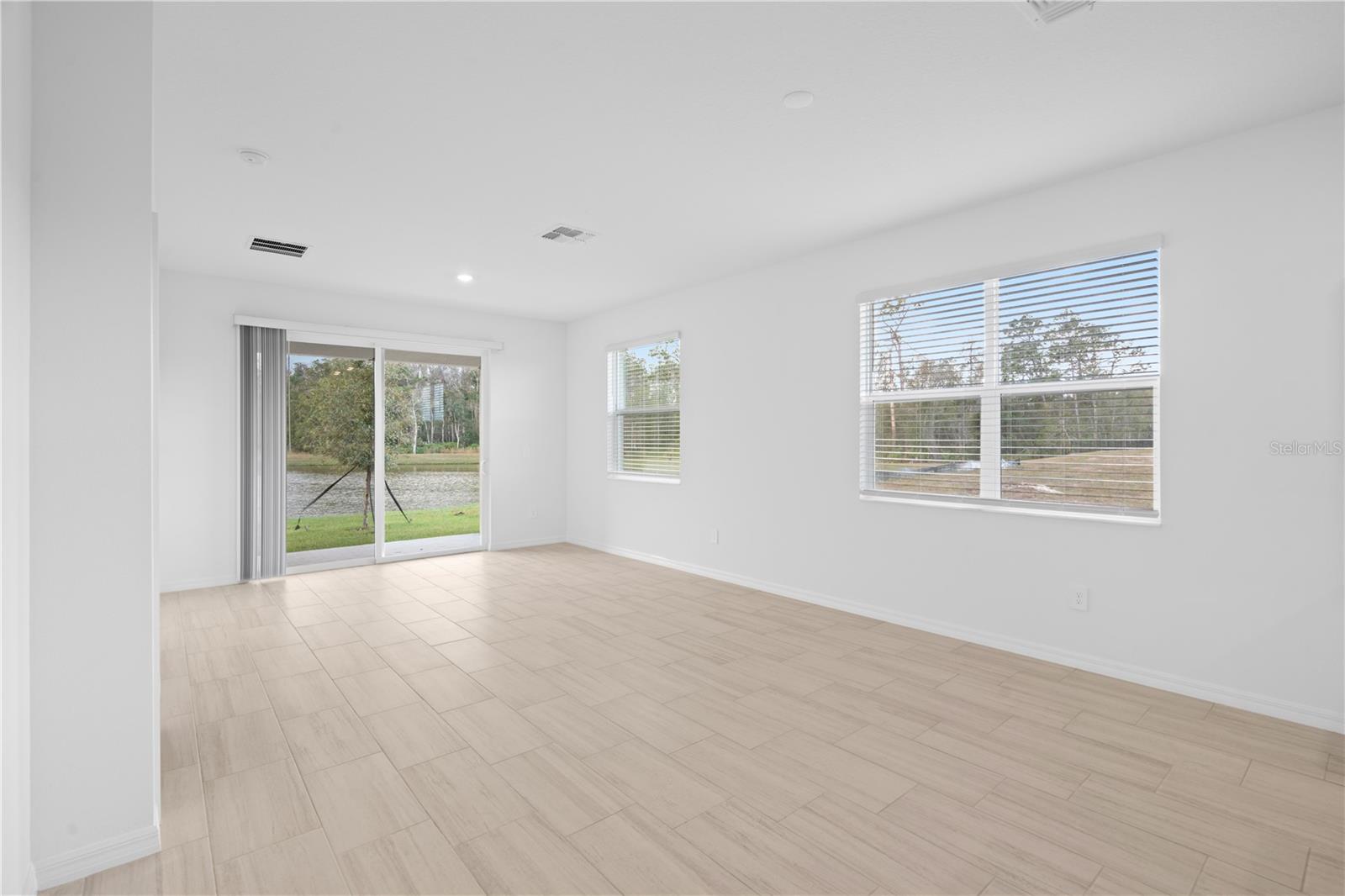 Image 17 of 35 For 18156 Pleasantview Boulevard