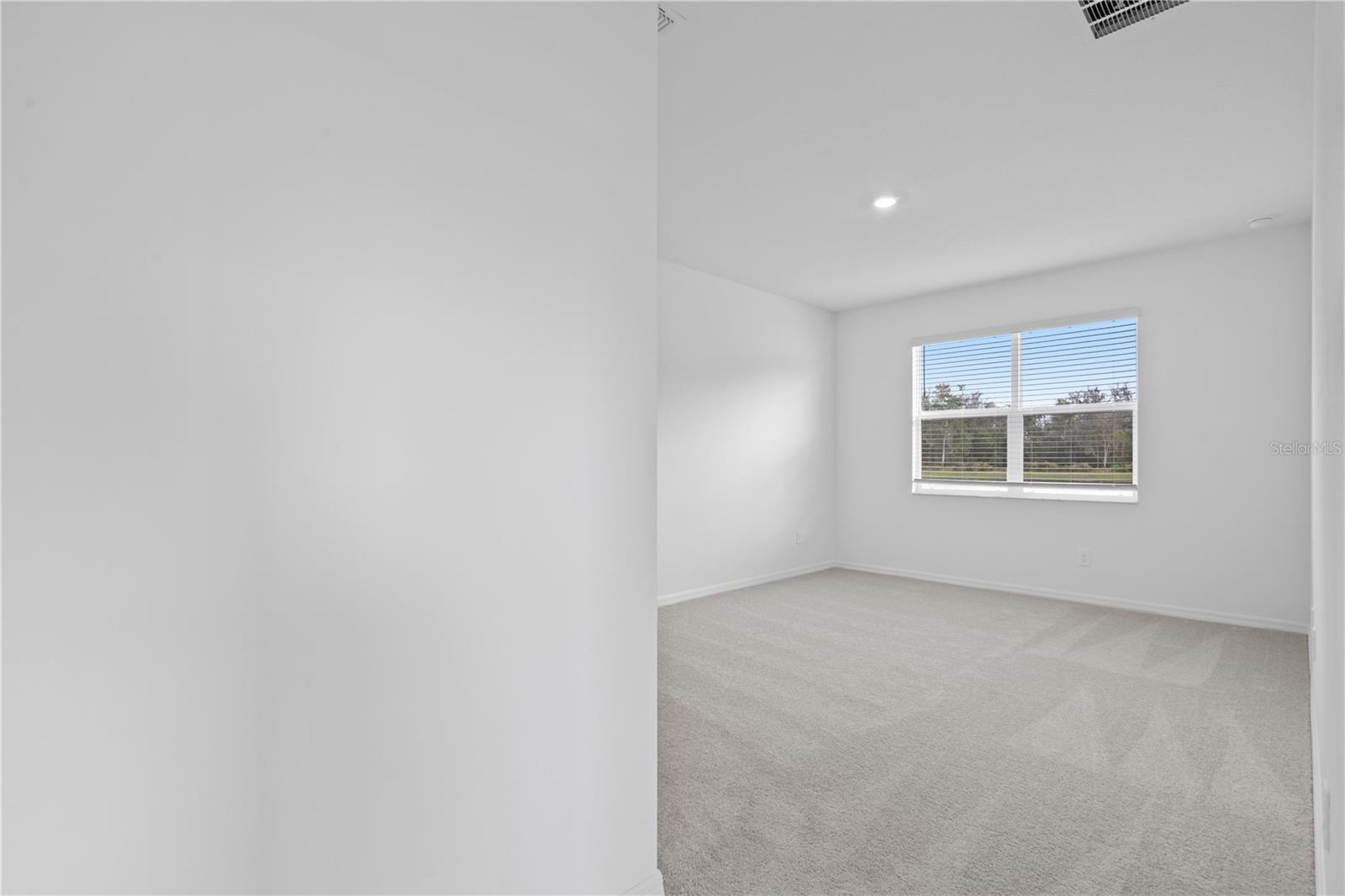 Image 21 of 35 For 18156 Pleasantview Boulevard