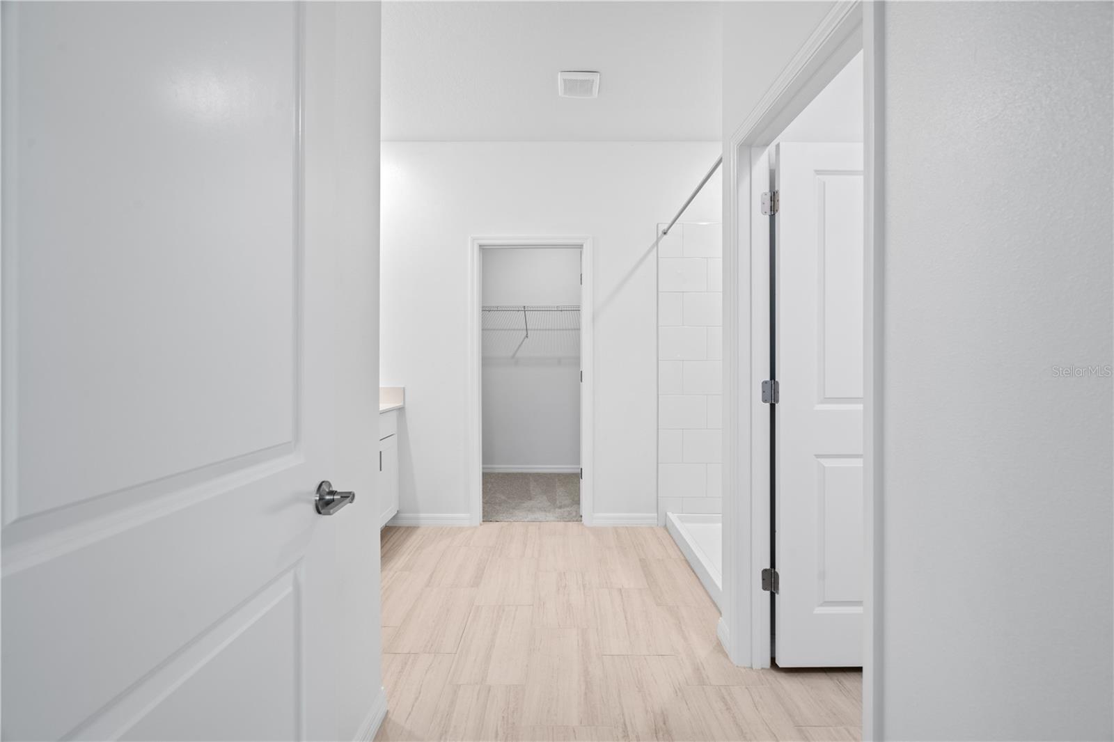 Image 24 of 35 For 18156 Pleasantview Boulevard