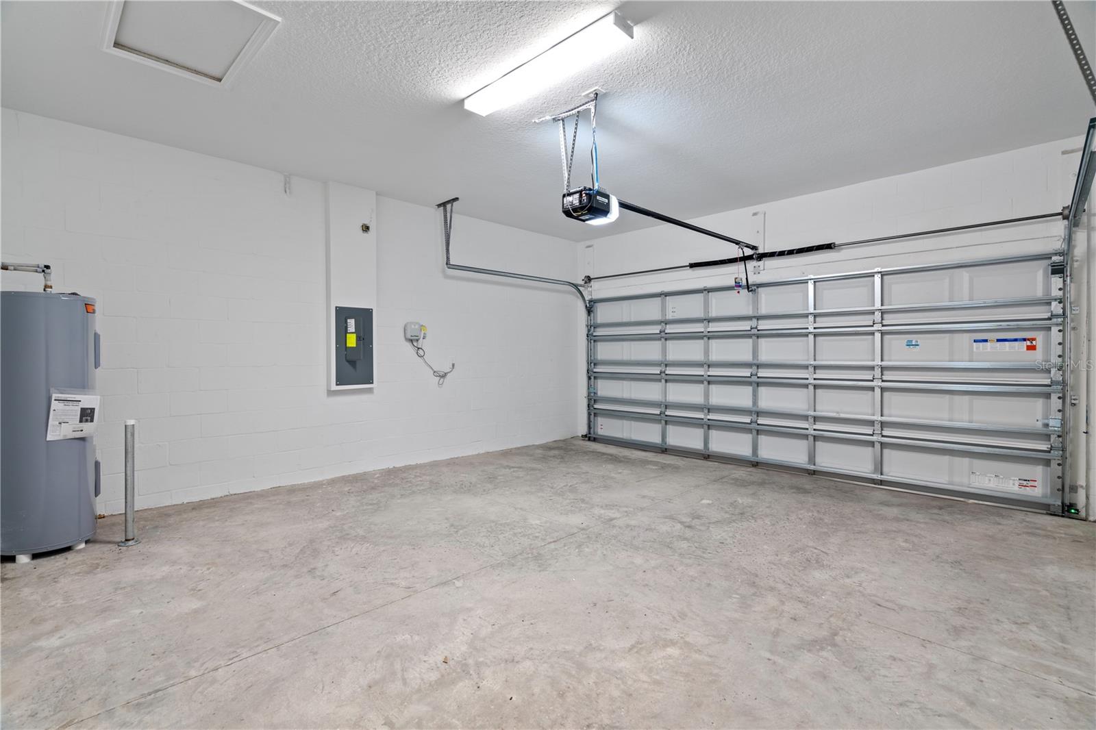 Image 31 of 35 For 18156 Pleasantview Boulevard