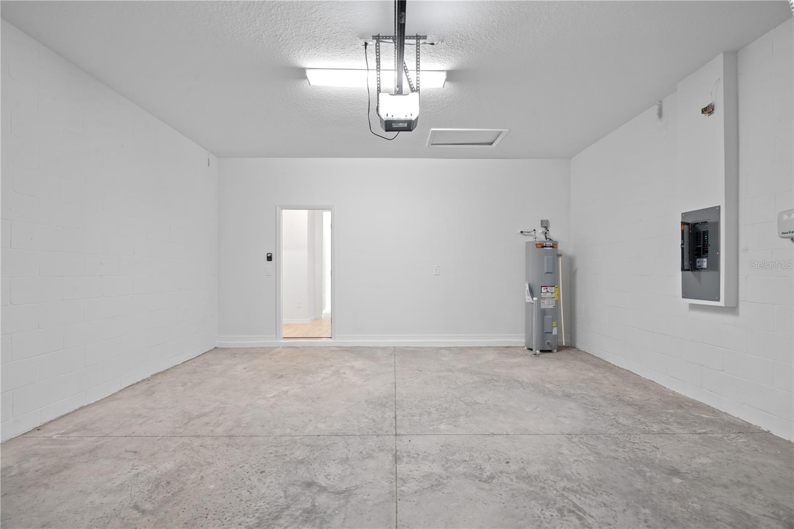 Image 32 of 35 For 18156 Pleasantview Boulevard