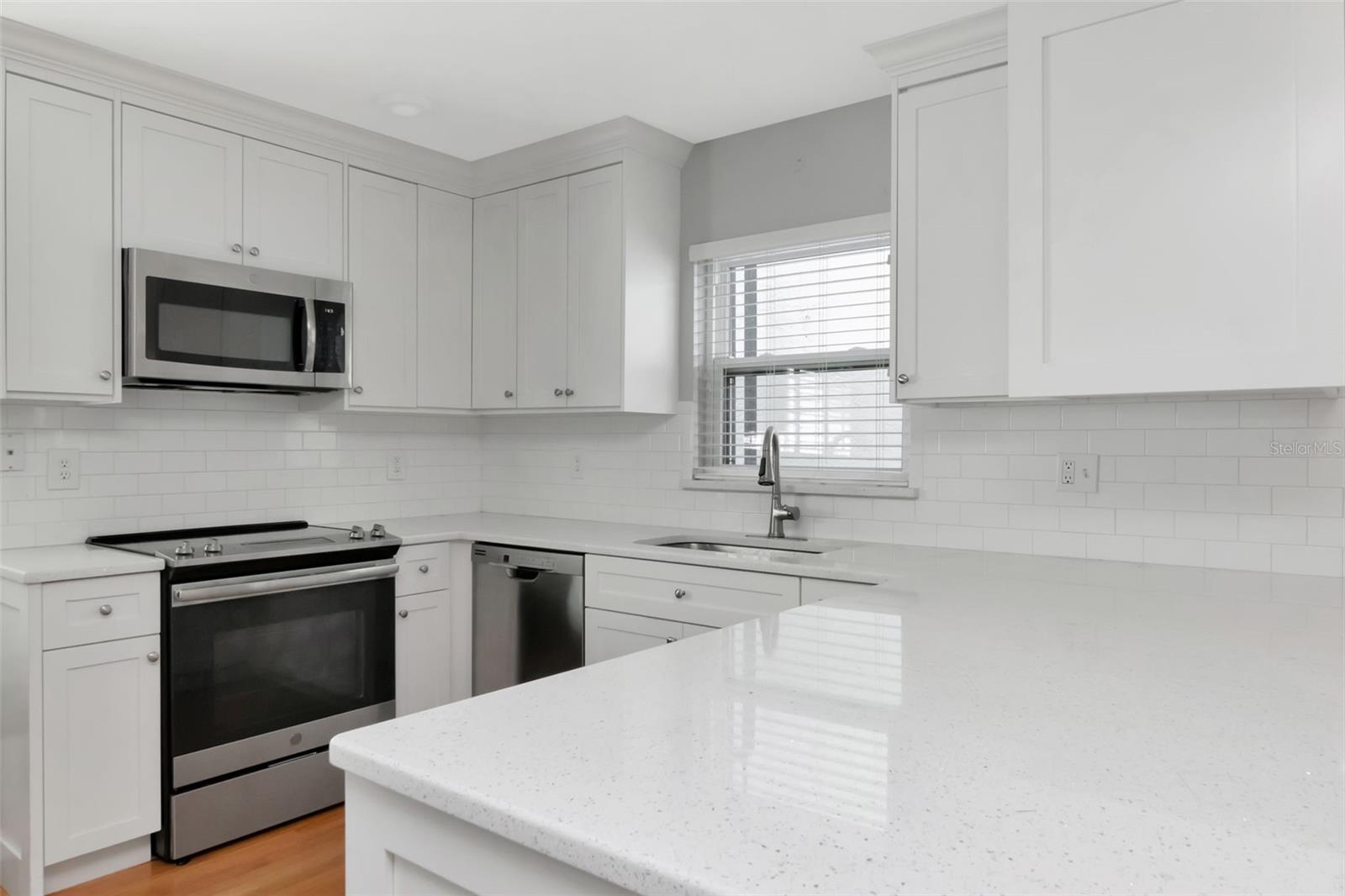 Listing photo id 16 for 11504 Cerca Del Rio Place