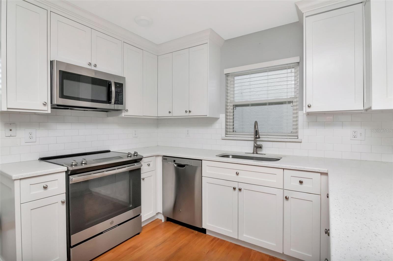 Listing photo id 18 for 11504 Cerca Del Rio Place