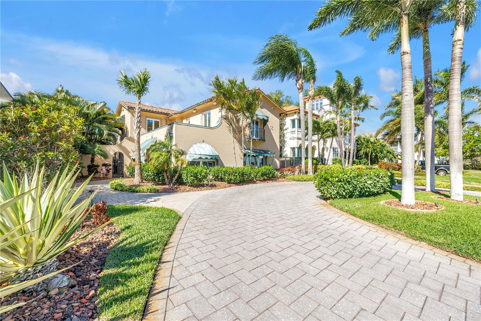 Image 2 of 66 For 2410 Coffee Pot Boulevard Ne