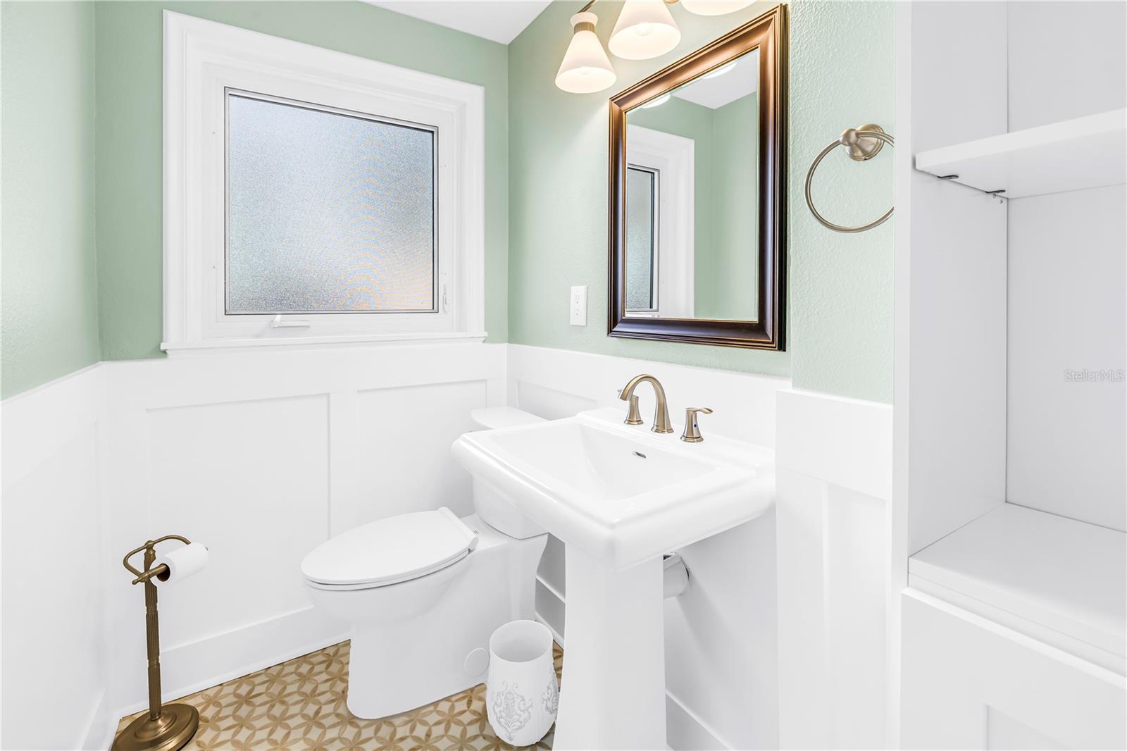 Image 21 of 66 For 2410 Coffee Pot Boulevard Ne