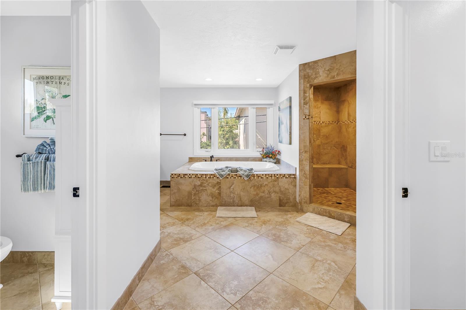 Image 28 of 66 For 2410 Coffee Pot Boulevard Ne