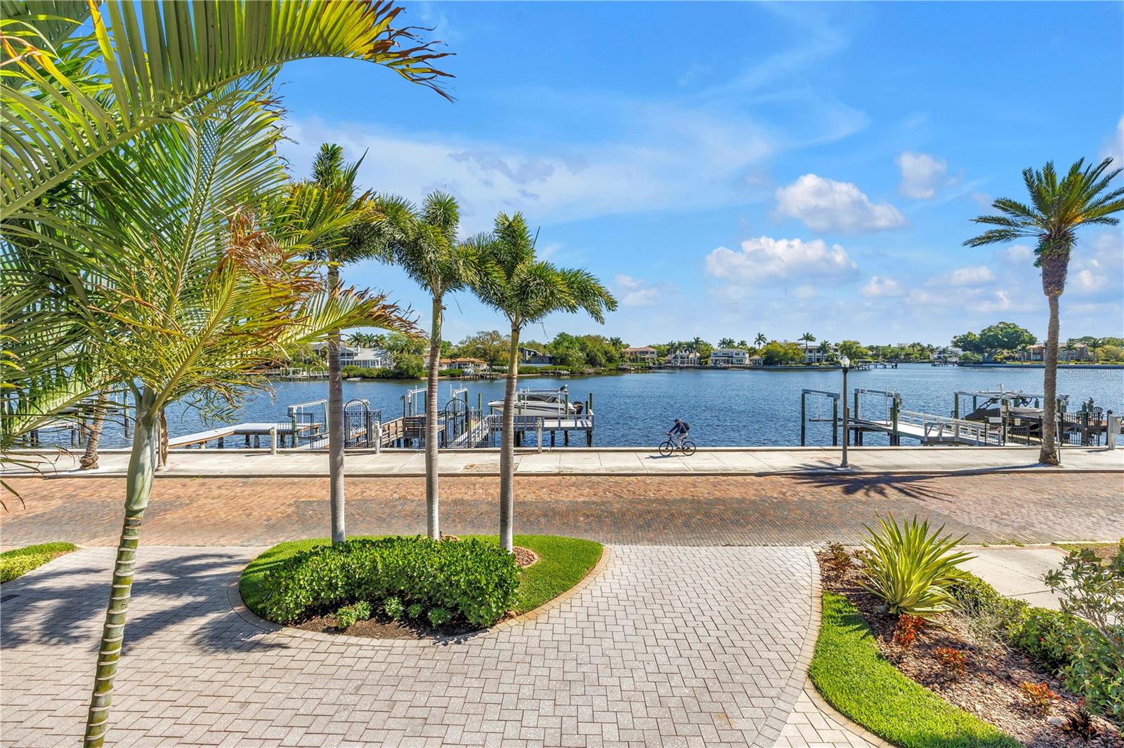 Image 9 of 66 For 2410 Coffee Pot Boulevard Ne