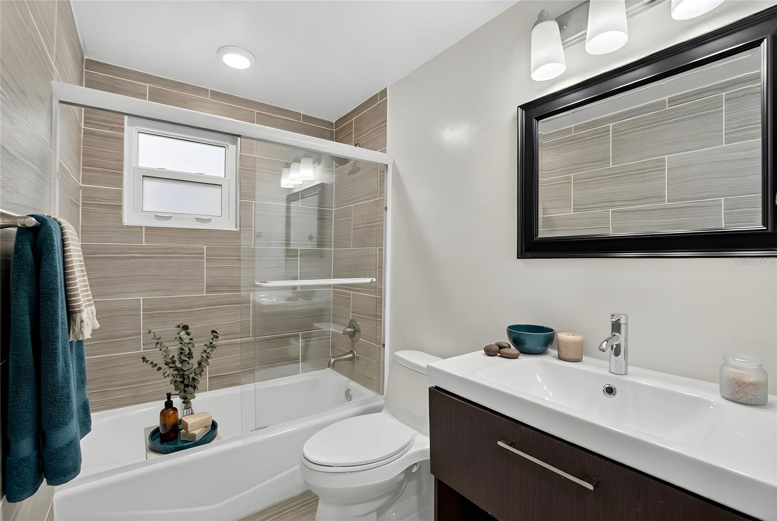 Image 21 of 45 For 4639 Mirabella Court