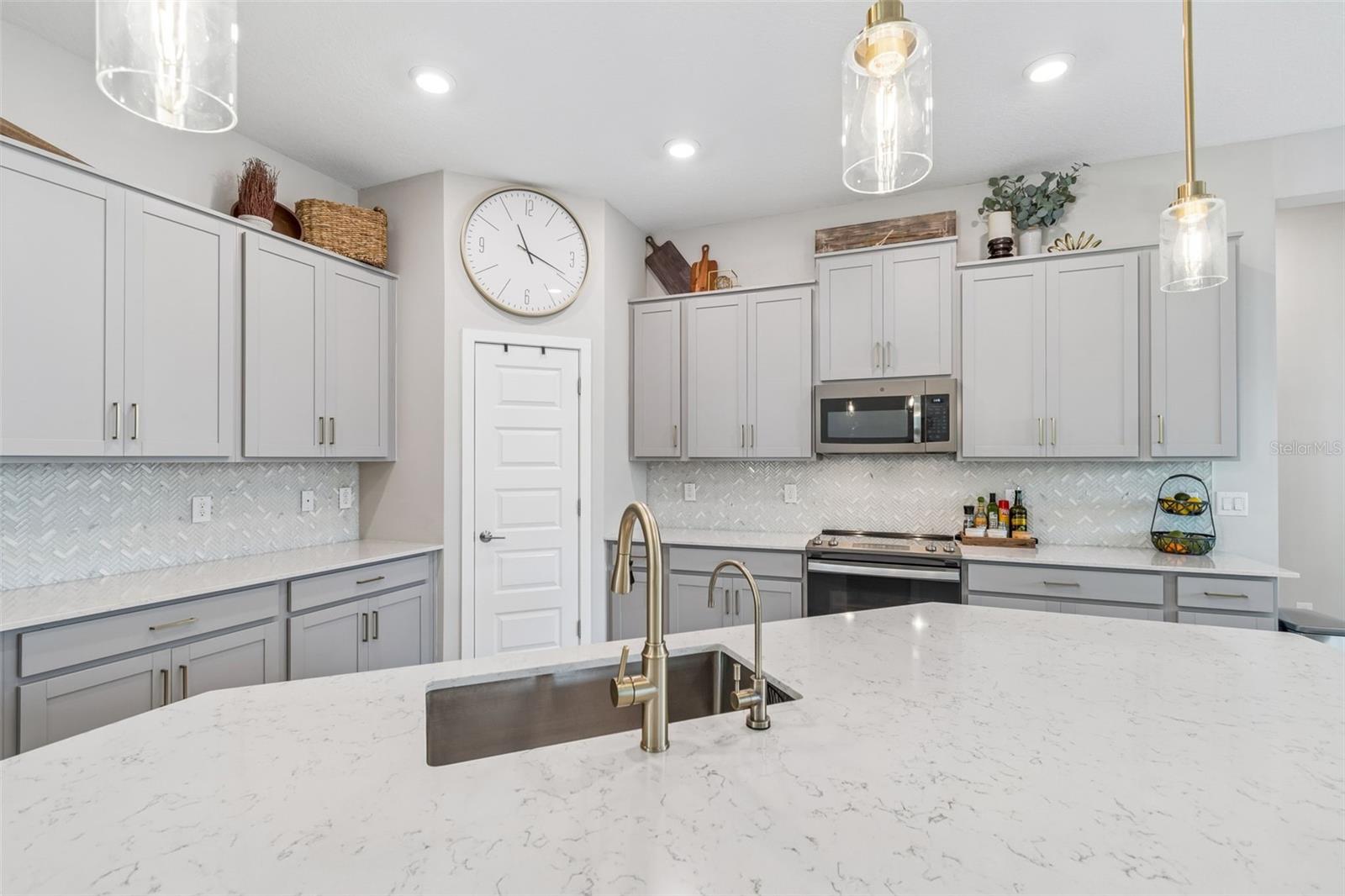 Image 10 of 68 For 7414 Kissimmee Street