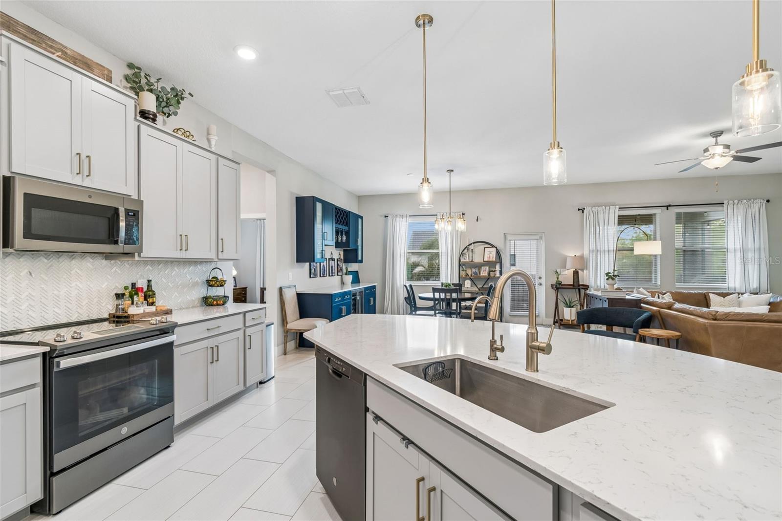 Image 11 of 68 For 7414 Kissimmee Street