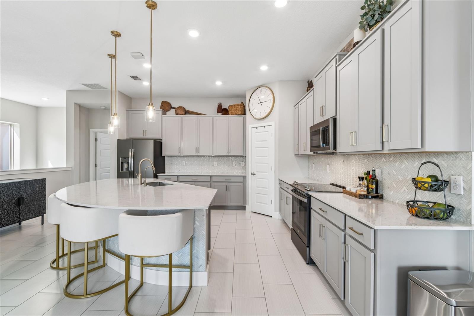 Image 13 of 68 For 7414 Kissimmee Street