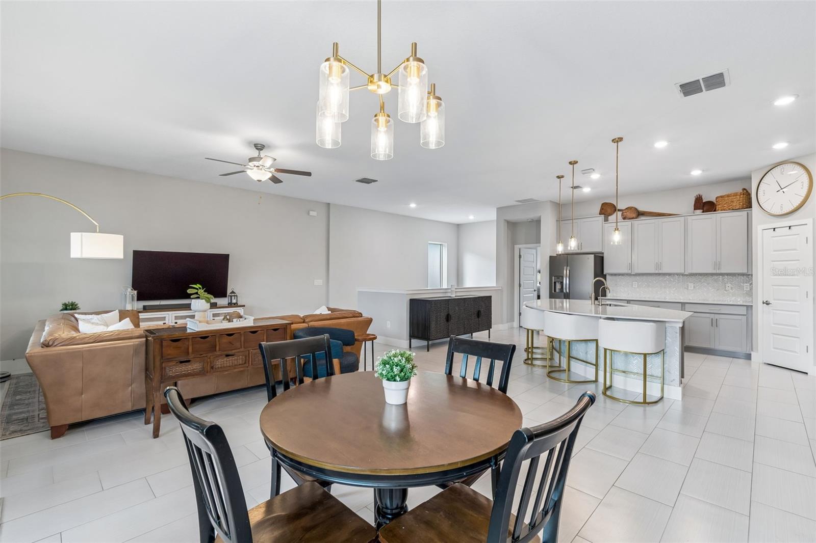 Image 19 of 68 For 7414 Kissimmee Street