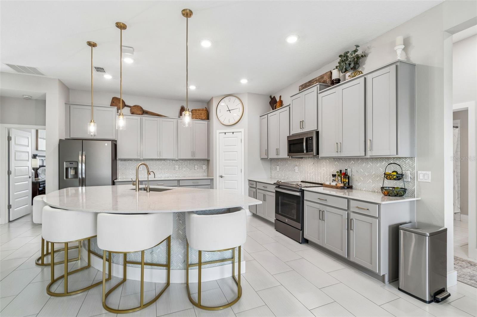 Image 8 of 68 For 7414 Kissimmee Street