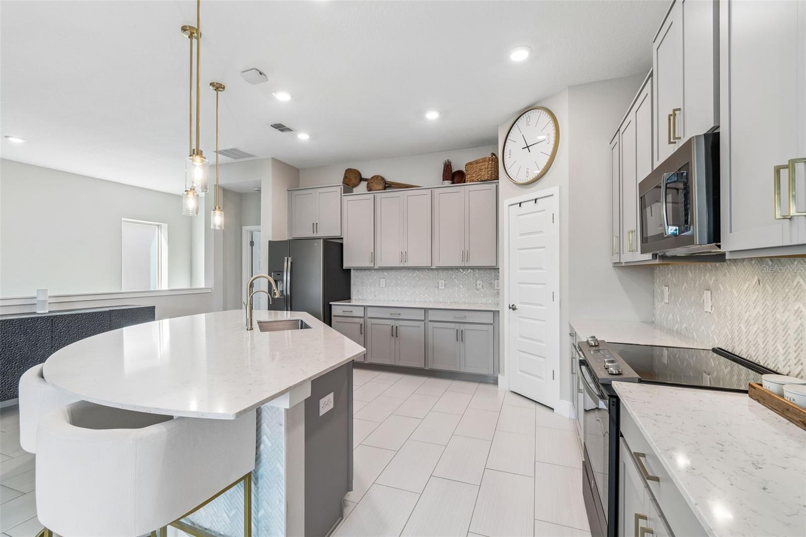 Image 9 of 68 For 7414 Kissimmee Street