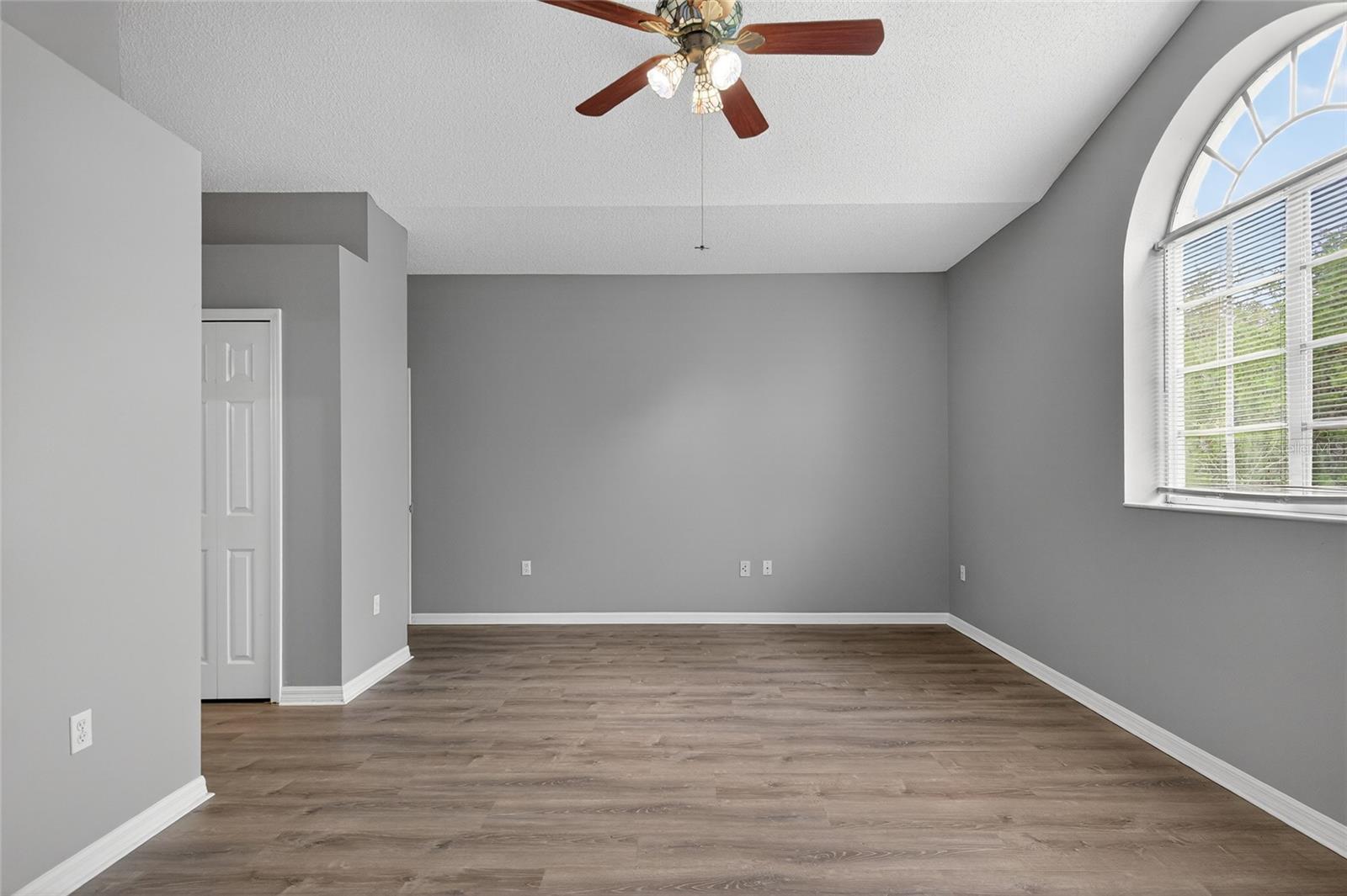 Image 14 of 33 For 4210 Harbor Lake Drive