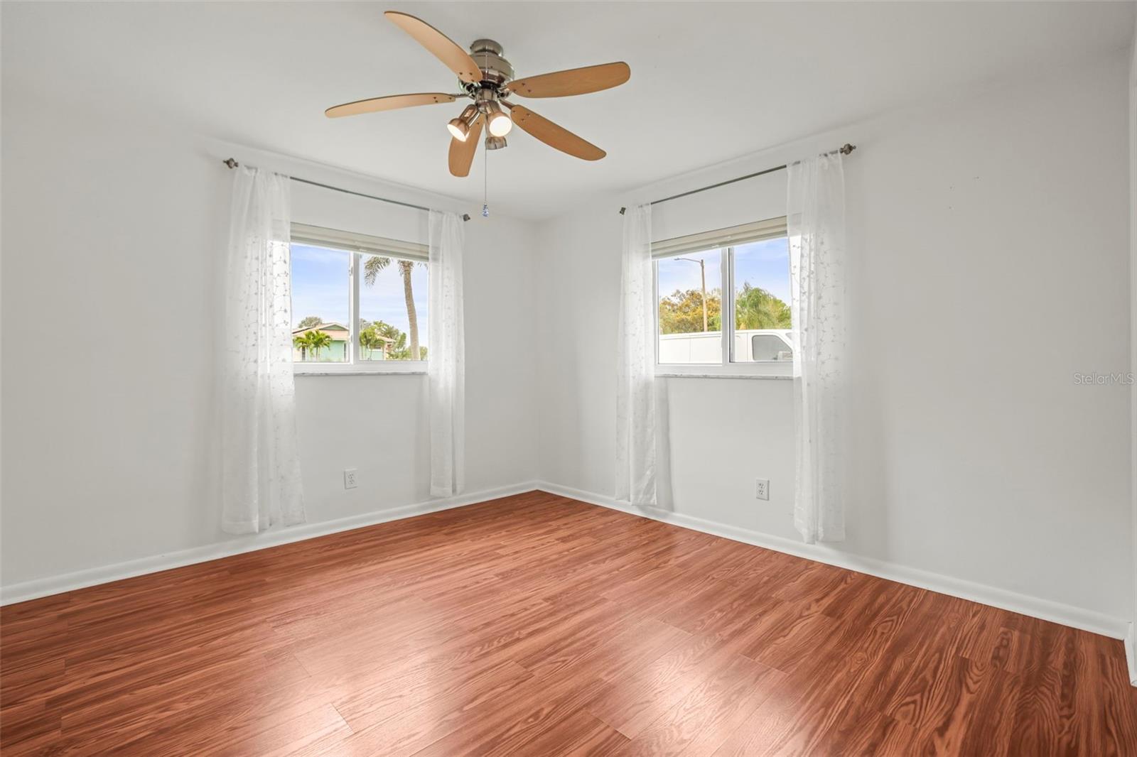 Image 17 of 42 For 7955 Bayshore Drive