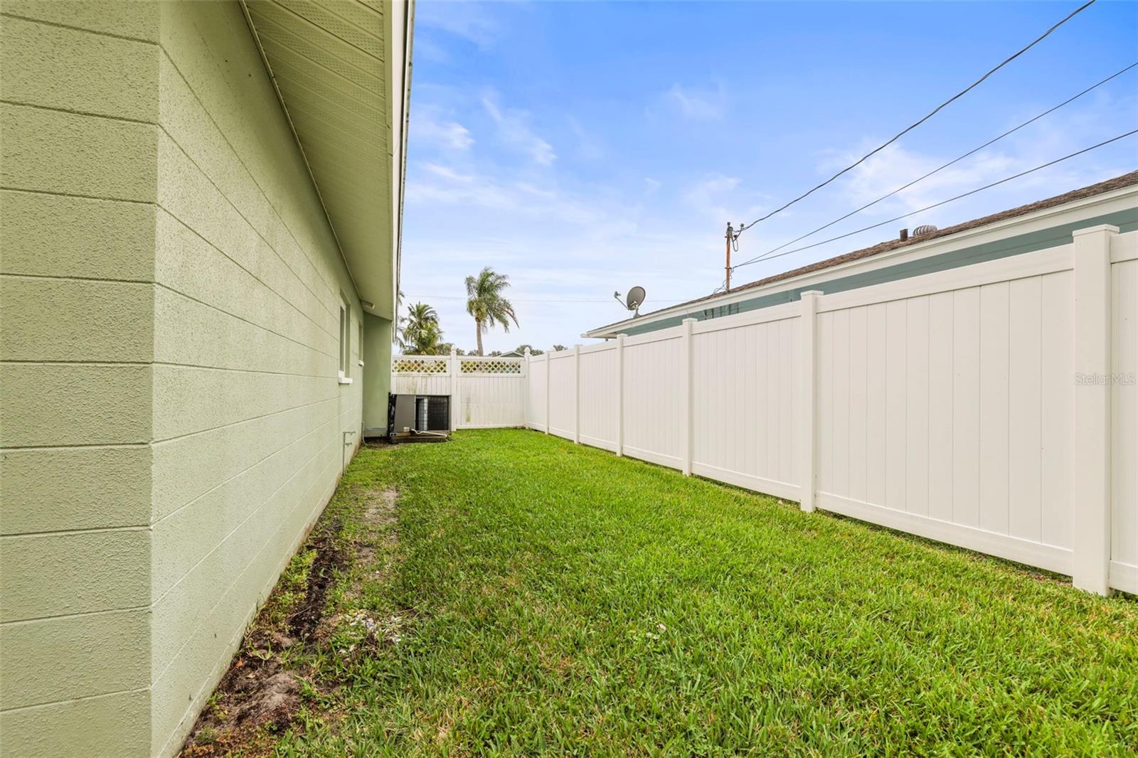 Image 34 of 42 For 7955 Bayshore Drive