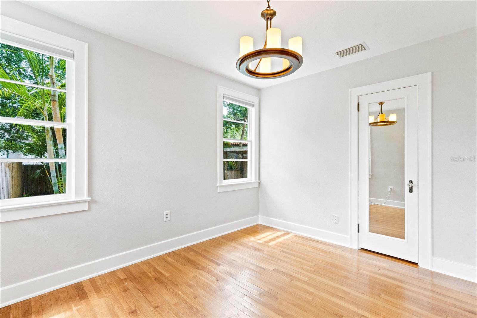 Image 13 of 27 For 205 Garden Circle N