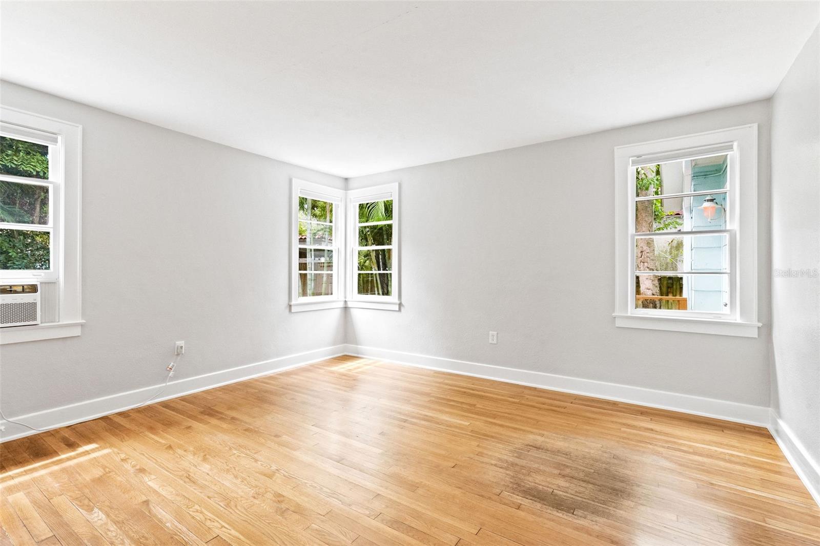 Image 14 of 27 For 205 Garden Circle N