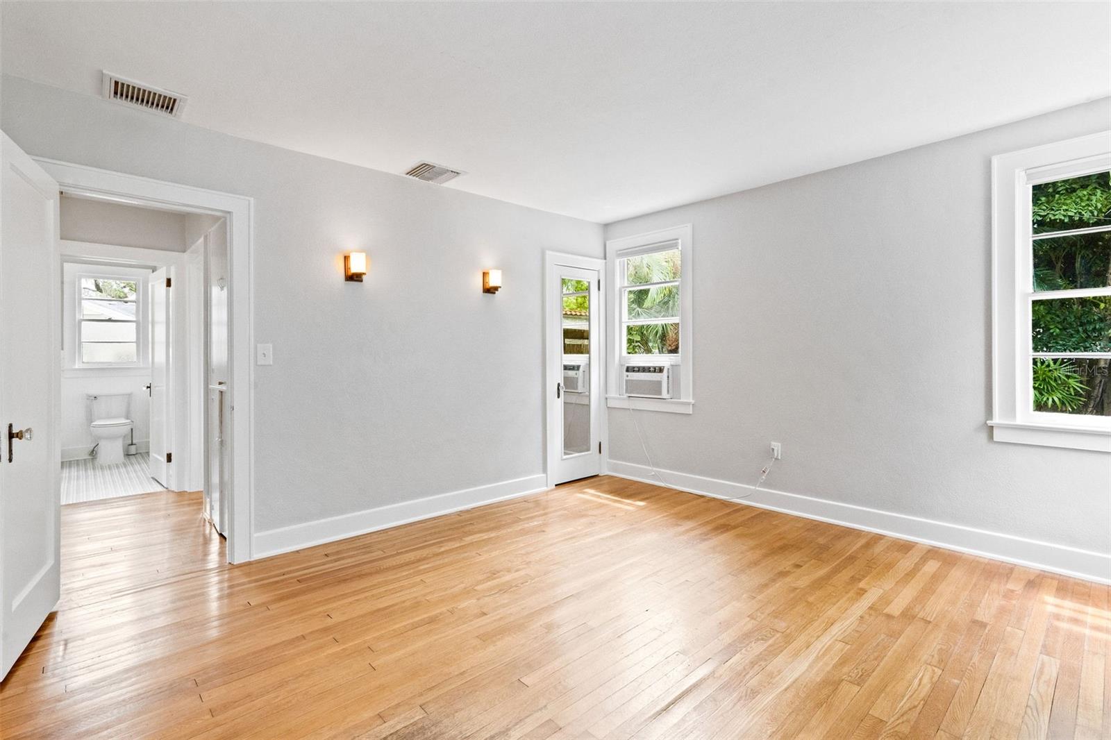 Image 15 of 27 For 205 Garden Circle N