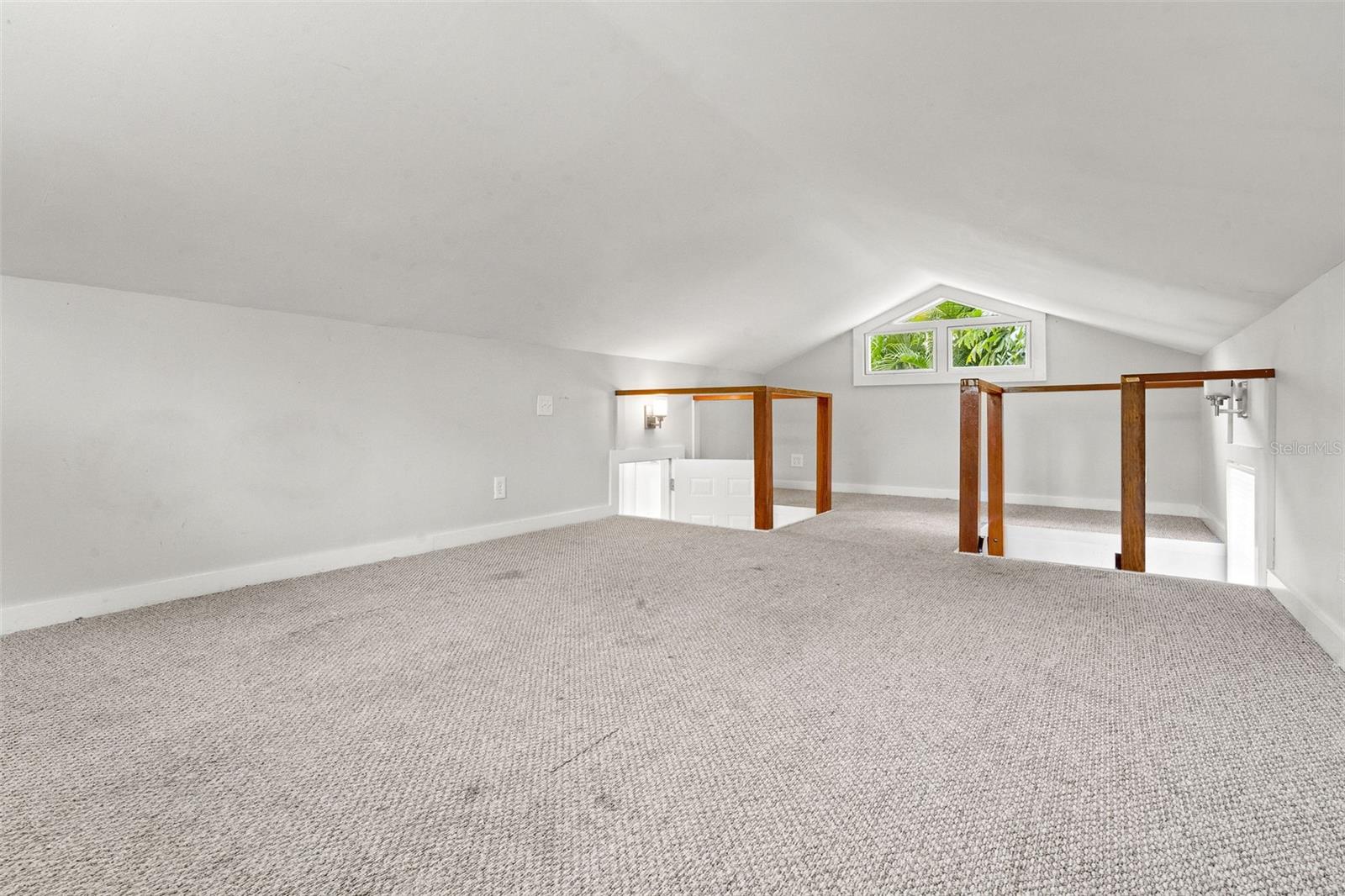 Image 23 of 27 For 205 Garden Circle N