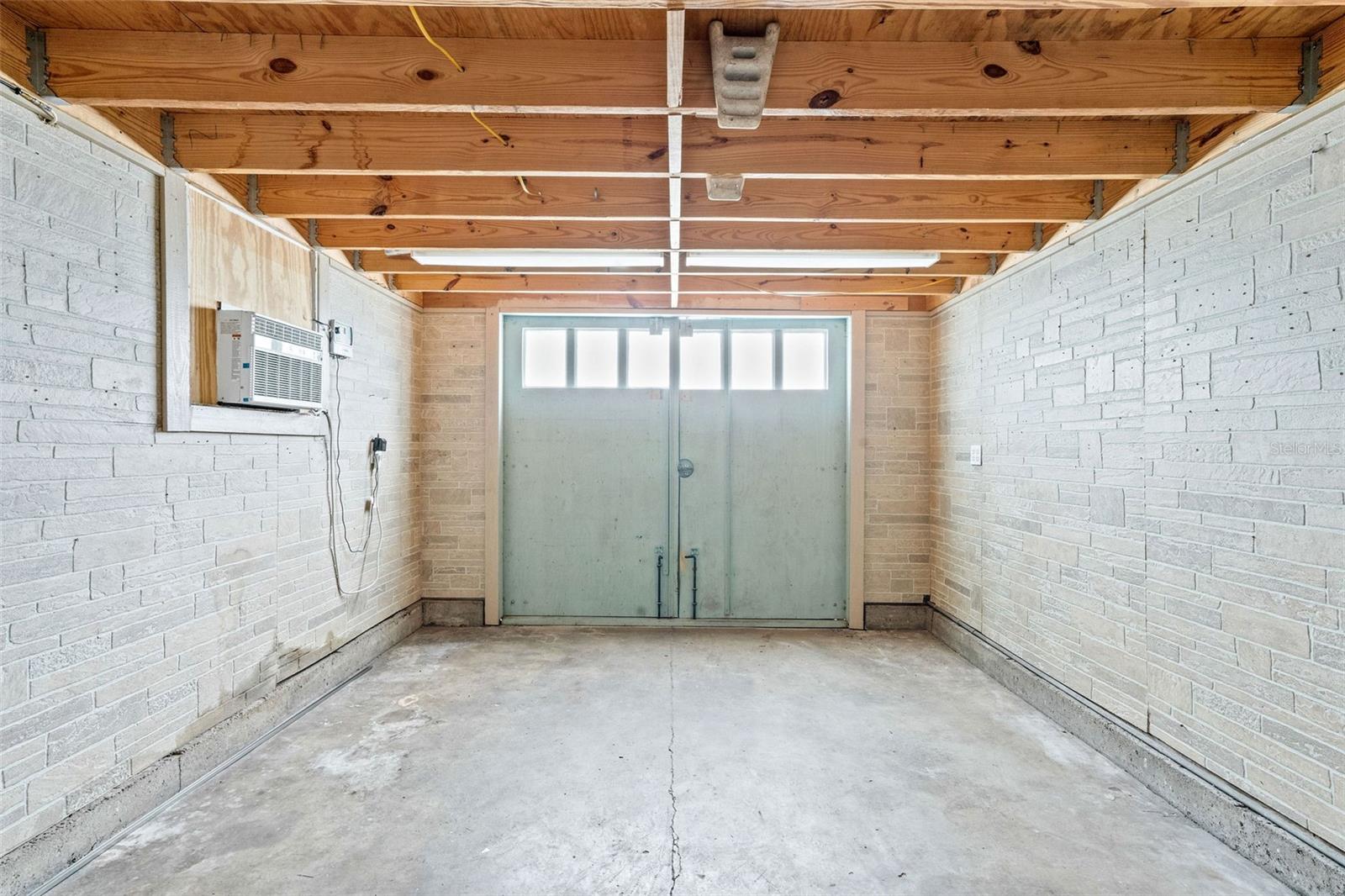 Image 26 of 27 For 205 Garden Circle N