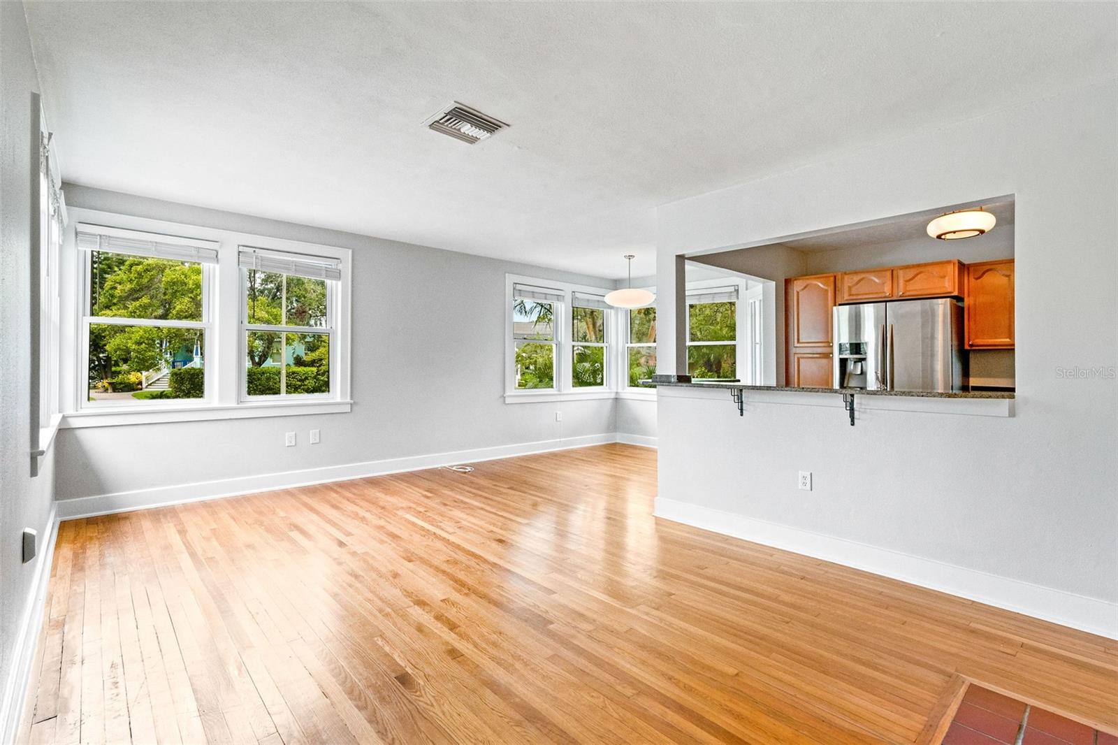 Image 4 of 27 For 205 Garden Circle N