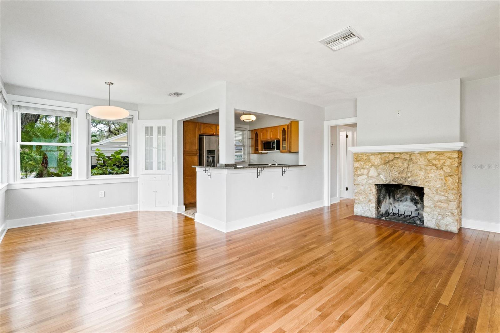 Image 5 of 27 For 205 Garden Circle N