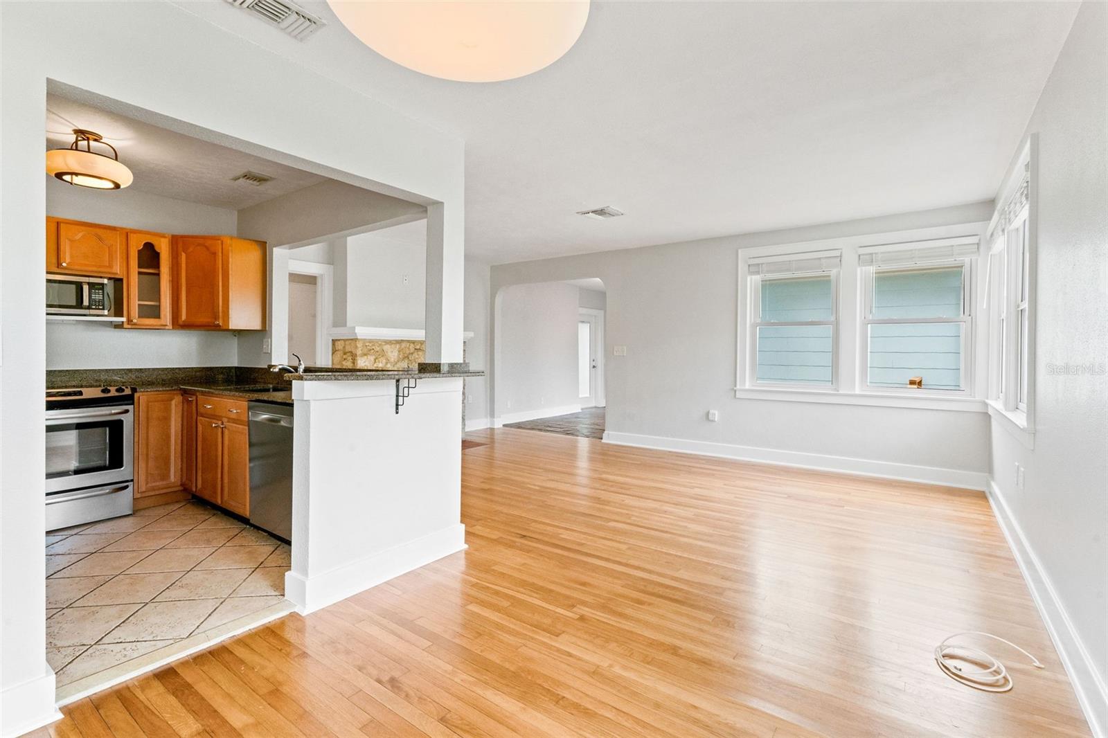 Image 6 of 27 For 205 Garden Circle N