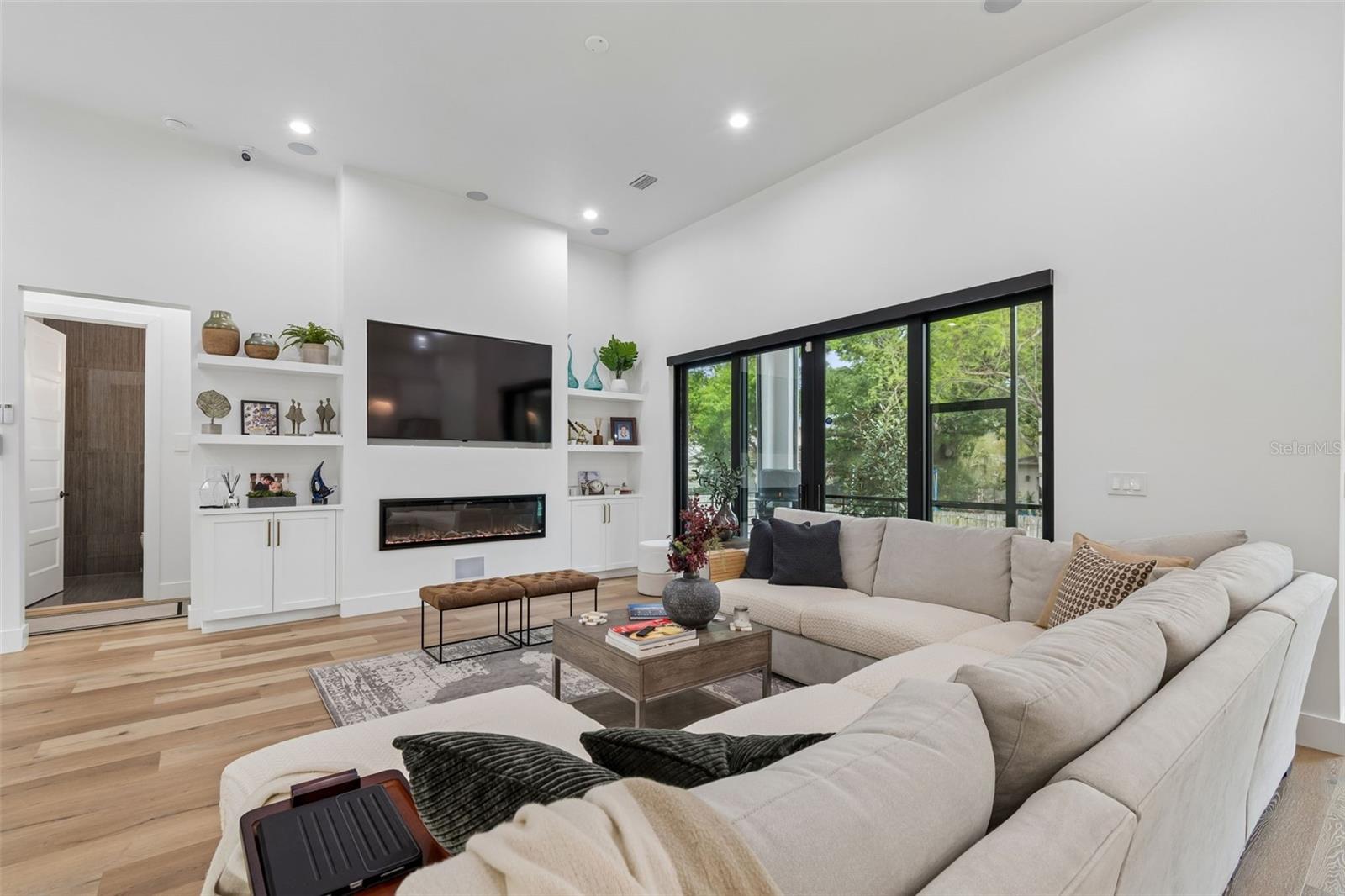 Image 17 of 58 For 5410 Bayshore Blvd