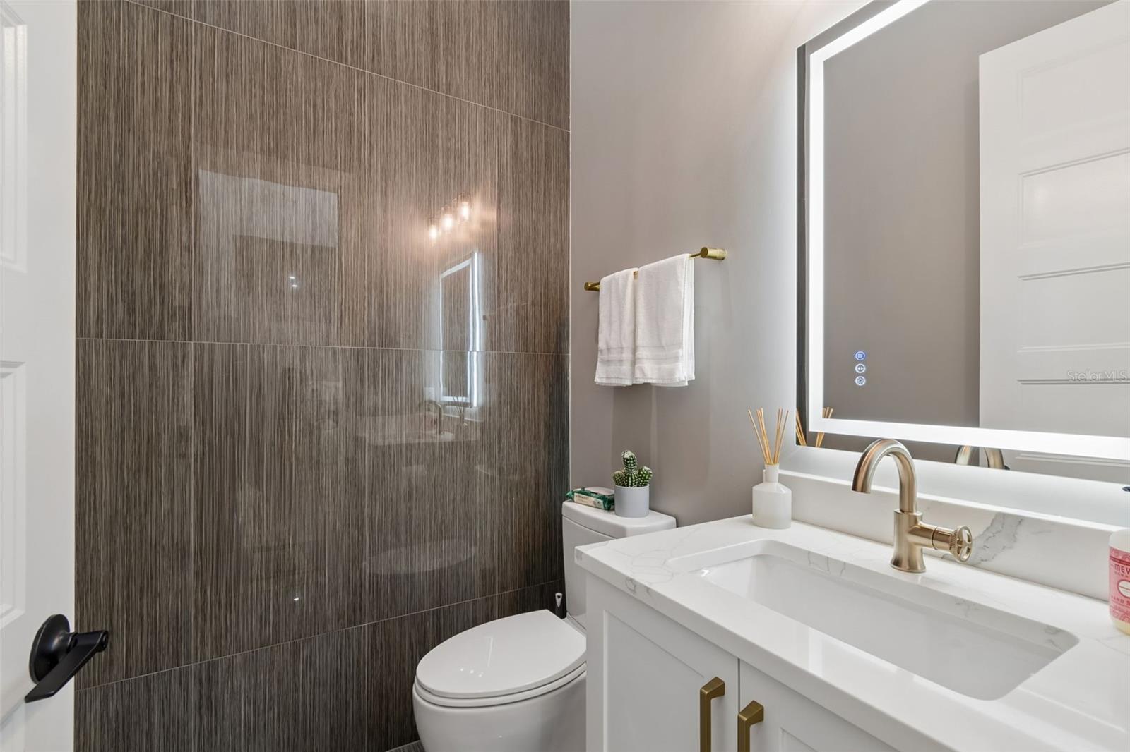 Image 23 of 58 For 5410 Bayshore Blvd