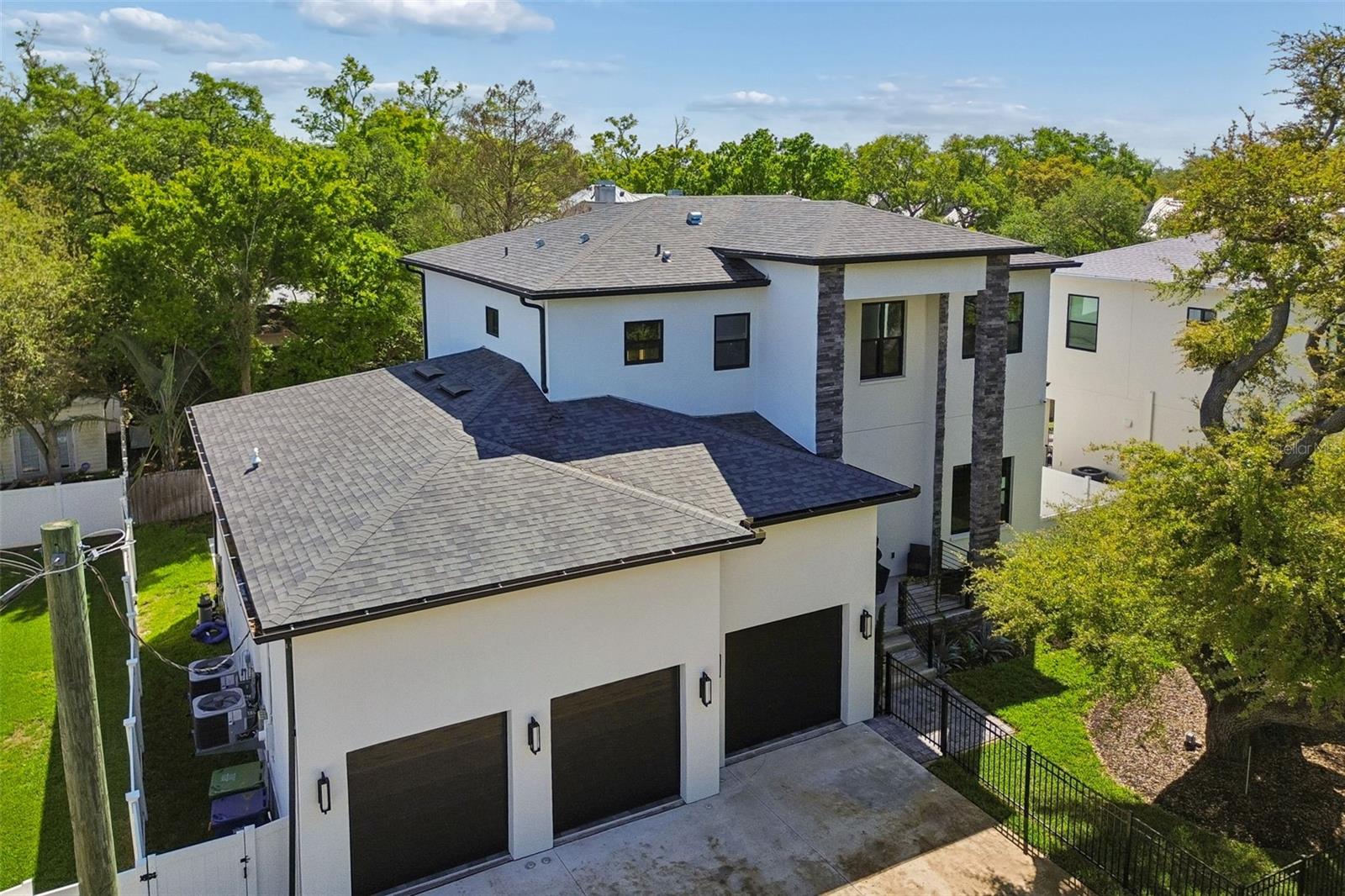 Image 3 of 58 For 5410 Bayshore Blvd