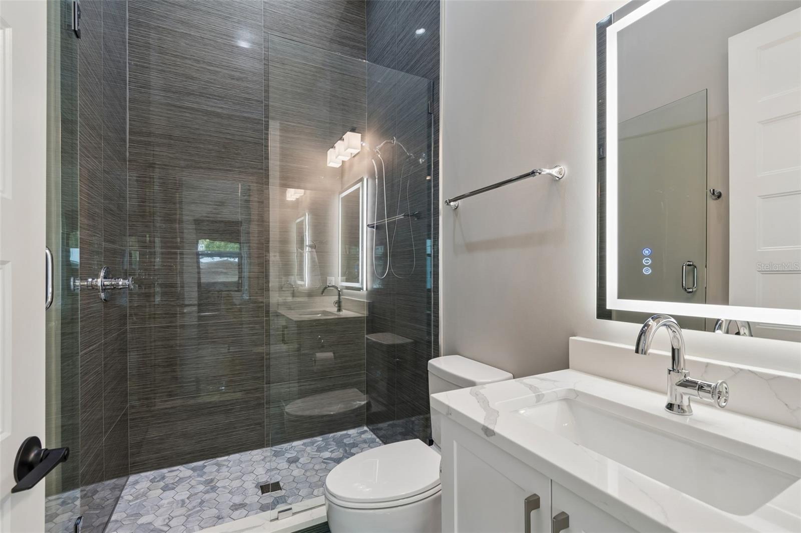 Image 33 of 58 For 5410 Bayshore Blvd