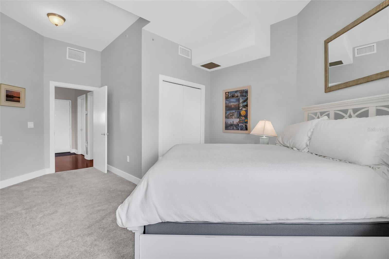 Image 18 of 49 For 1010 Central Avenue 417