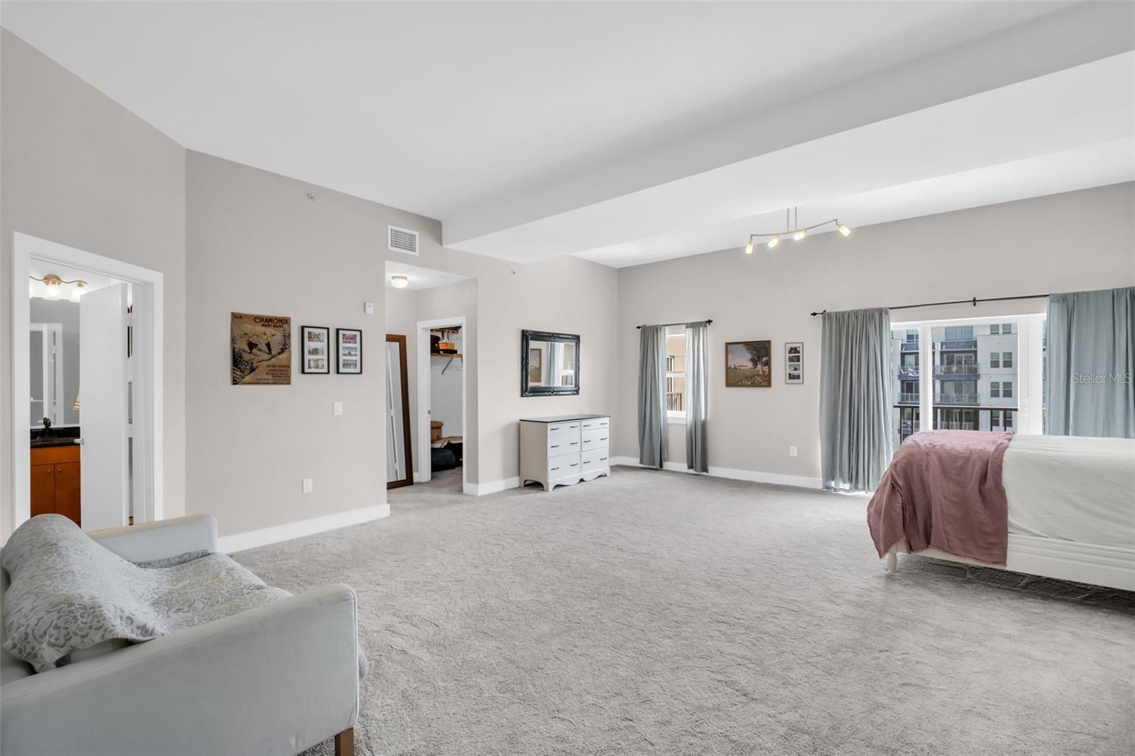 Image 22 of 49 For 1010 Central Avenue 417