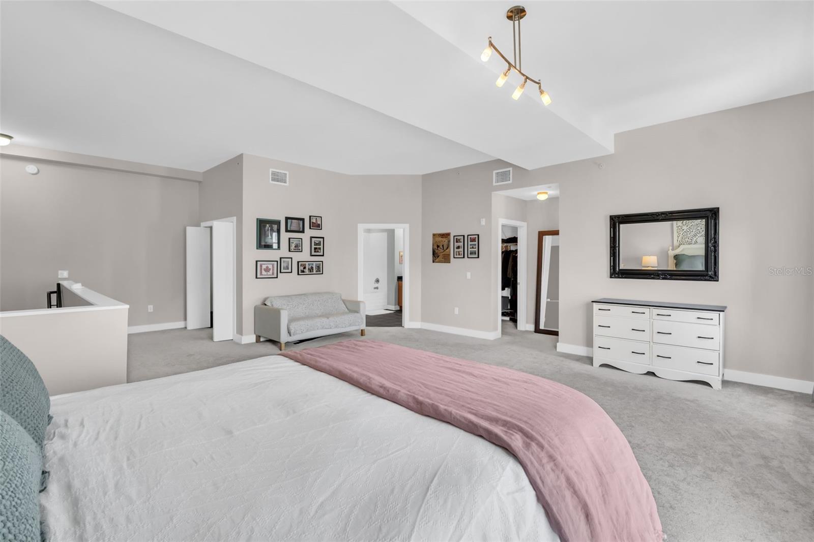 Image 25 of 49 For 1010 Central Avenue 417